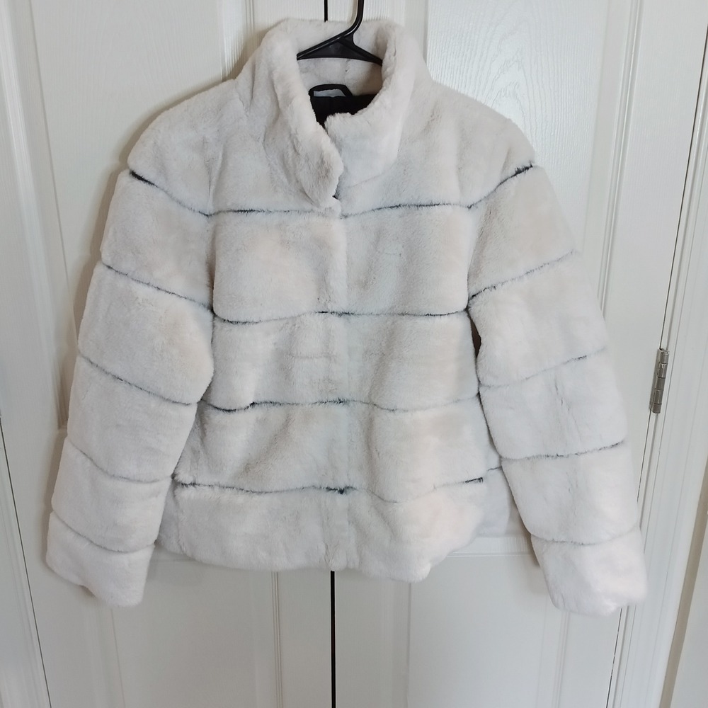 Karl Lagerfeld Paris Faux Fur Jacket Womens Medium White Excellent Tiered Luxe